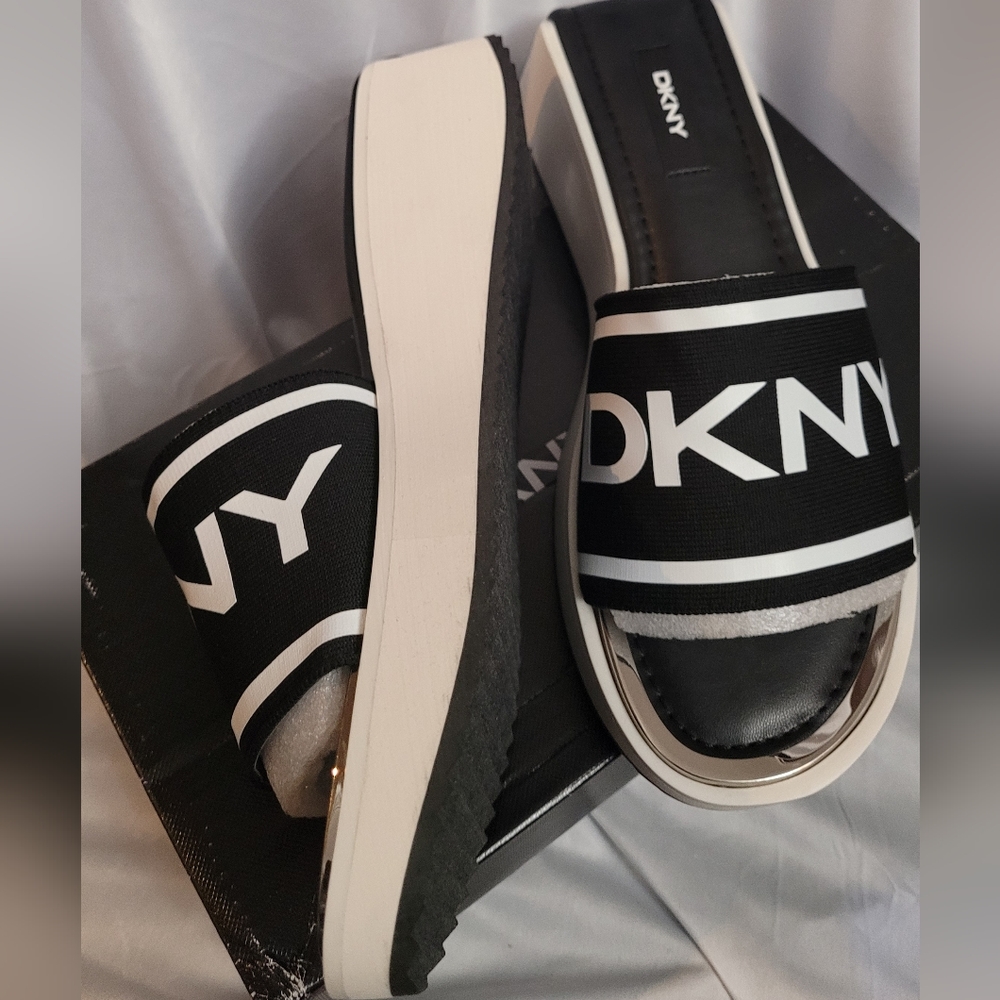 DKNY Mandy Sport Sandal Logo Elastic 8M Black White New MSRP $110 - Picture 3 of 9